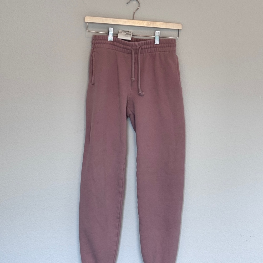 TNA Aritzia Cozy Fleece Joggers in Soft Mauve
